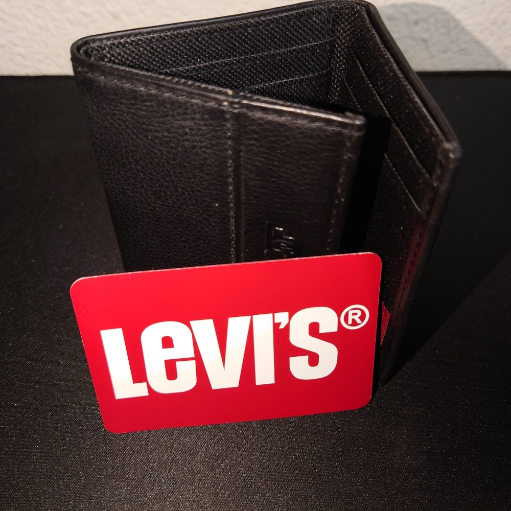 NEW Levi's trifold wallet